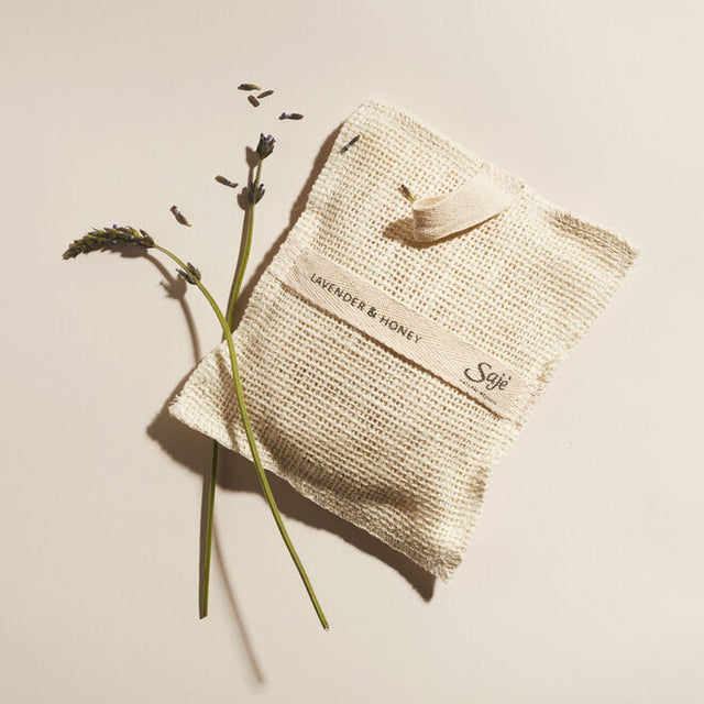 Lavender and Honey Jute & Joy Wash Pad with lavender beside it